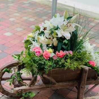 agence pink event montpellier fleuriste fleurs mariage champetre brouette vintage 600x600