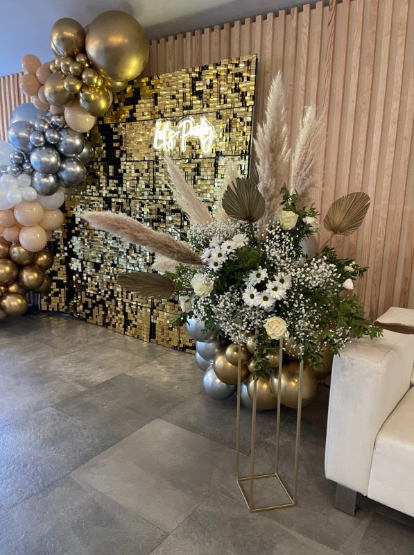 anniversaire or composition florale domaine des moures