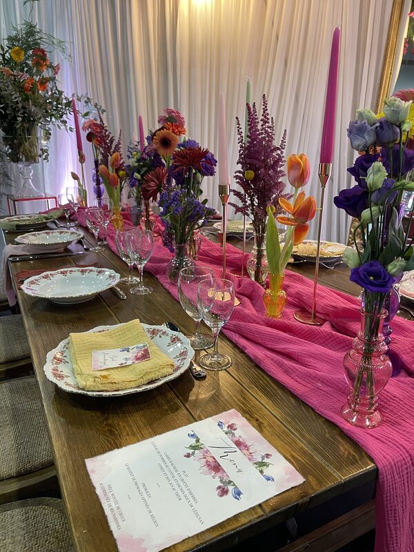 location decoration pantone color vert rouge violet mariage