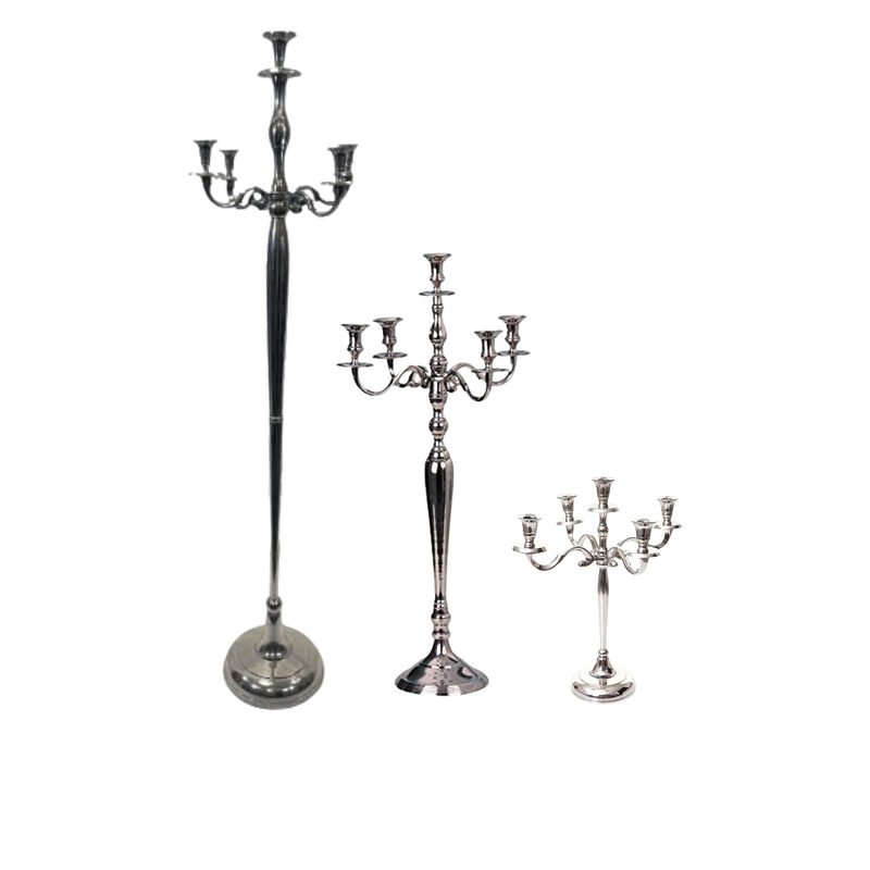Chandelier argenté, en location chez Pink Event
