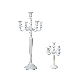 Chandelier laqué blanc, en location chez Pink Event