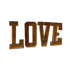 LOVE géant en bois lumineux, en location chez Pink Event