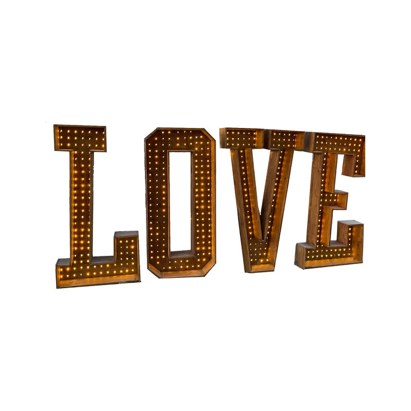 LOVE géant en bois lumineux, en location chez Pink Event