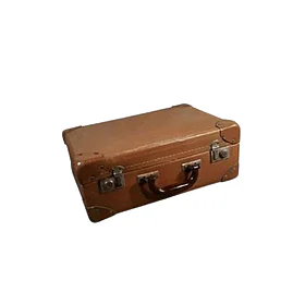 Valise vintage, en location chez Pink Event